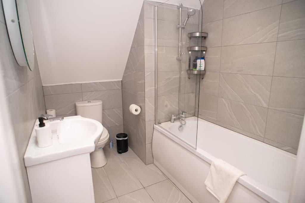 Rosey Lodge -1Bedroom Cousy Flat - Parking, Netflix, Wifi - Close To Blenheim Palace & Oxford - F5 키들링턴 외부 사진