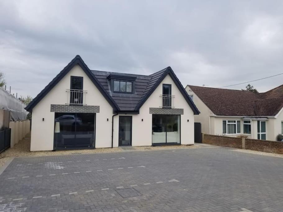 Rosey Lodge -1Bedroom Cousy Flat - Parking, Netflix, Wifi - Close To Blenheim Palace & Oxford - F5 키들링턴 외부 사진