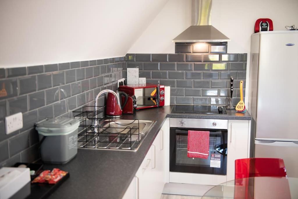 Rosey Lodge -1Bedroom Cousy Flat - Parking, Netflix, Wifi - Close To Blenheim Palace & Oxford - F5 키들링턴 외부 사진