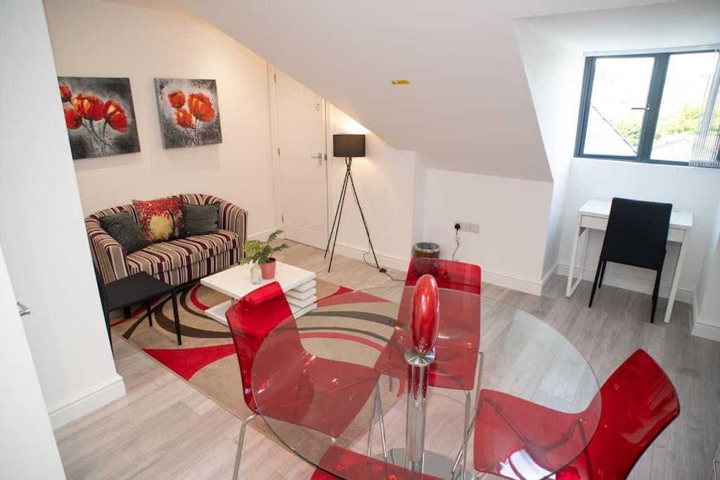 Rosey Lodge -1Bedroom Cousy Flat - Parking, Netflix, Wifi - Close To Blenheim Palace & Oxford - F5 키들링턴 외부 사진