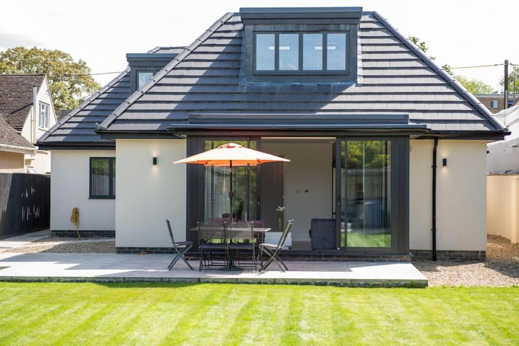 Rosey Lodge -1Bedroom Cousy Flat - Parking, Netflix, Wifi - Close To Blenheim Palace & Oxford - F5 키들링턴 외부 사진