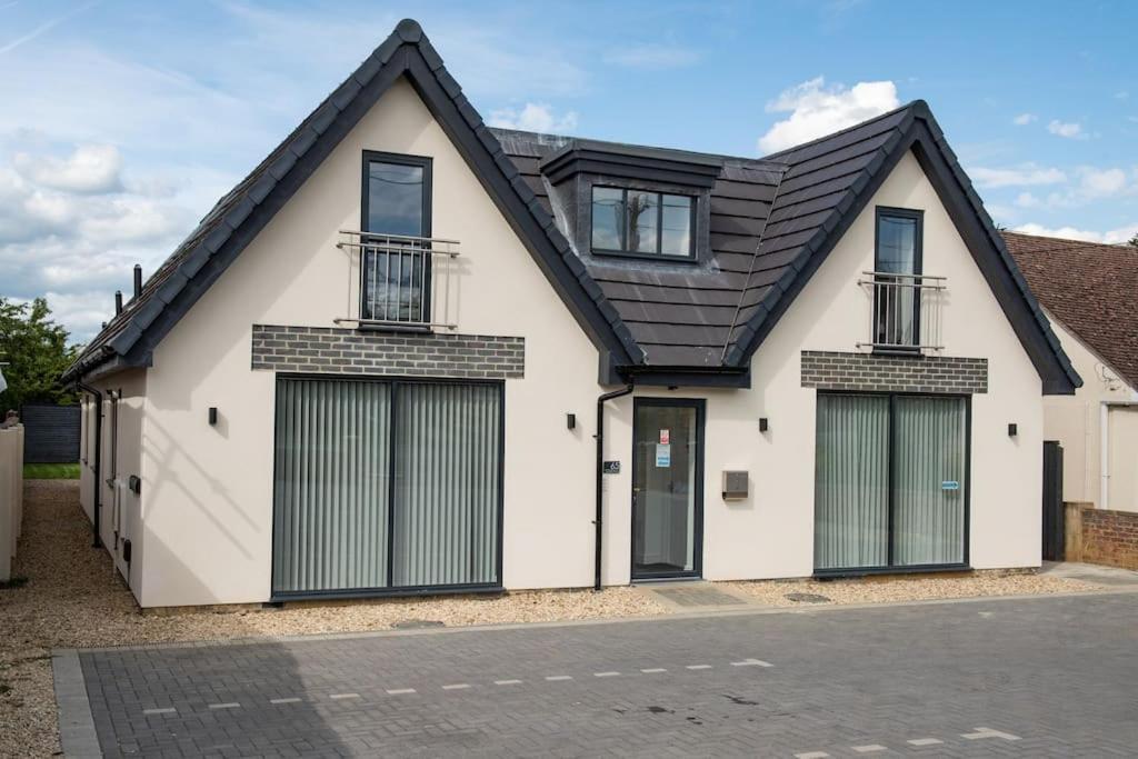 Rosey Lodge -1Bedroom Cousy Flat - Parking, Netflix, Wifi - Close To Blenheim Palace & Oxford - F5 키들링턴 외부 사진