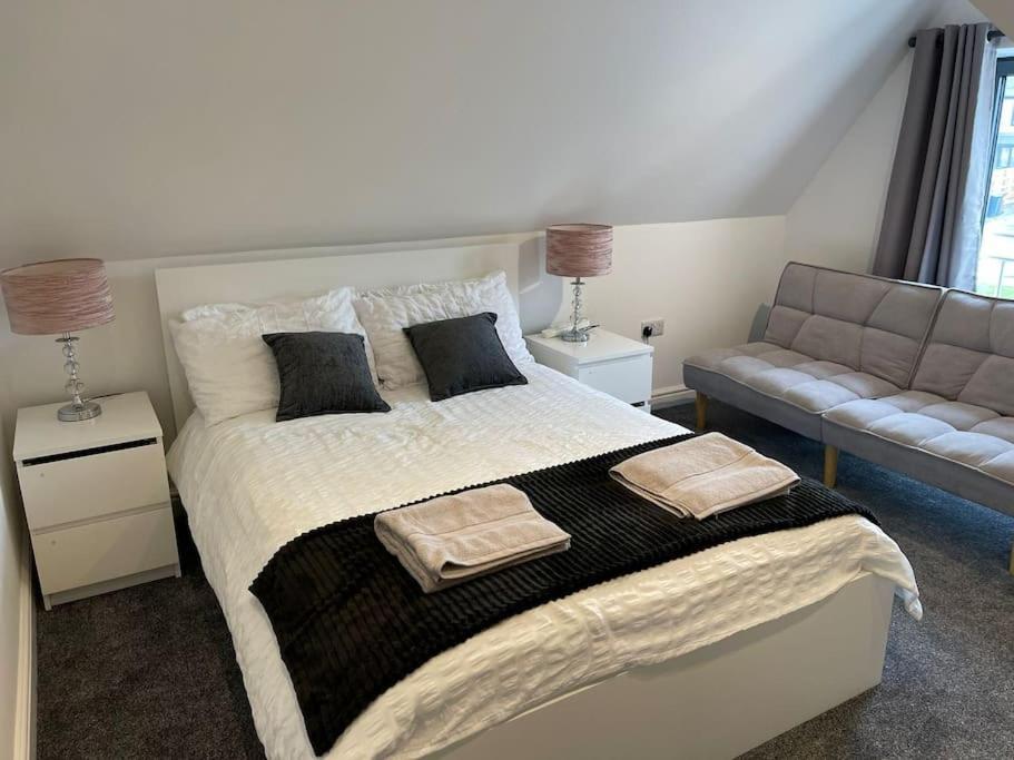 Rosey Lodge -1Bedroom Cousy Flat - Parking, Netflix, Wifi - Close To Blenheim Palace & Oxford - F5 키들링턴 외부 사진