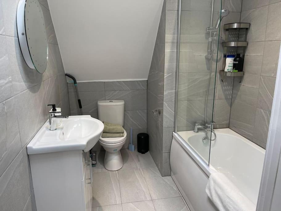 Rosey Lodge -1Bedroom Cousy Flat - Parking, Netflix, Wifi - Close To Blenheim Palace & Oxford - F5 키들링턴 외부 사진