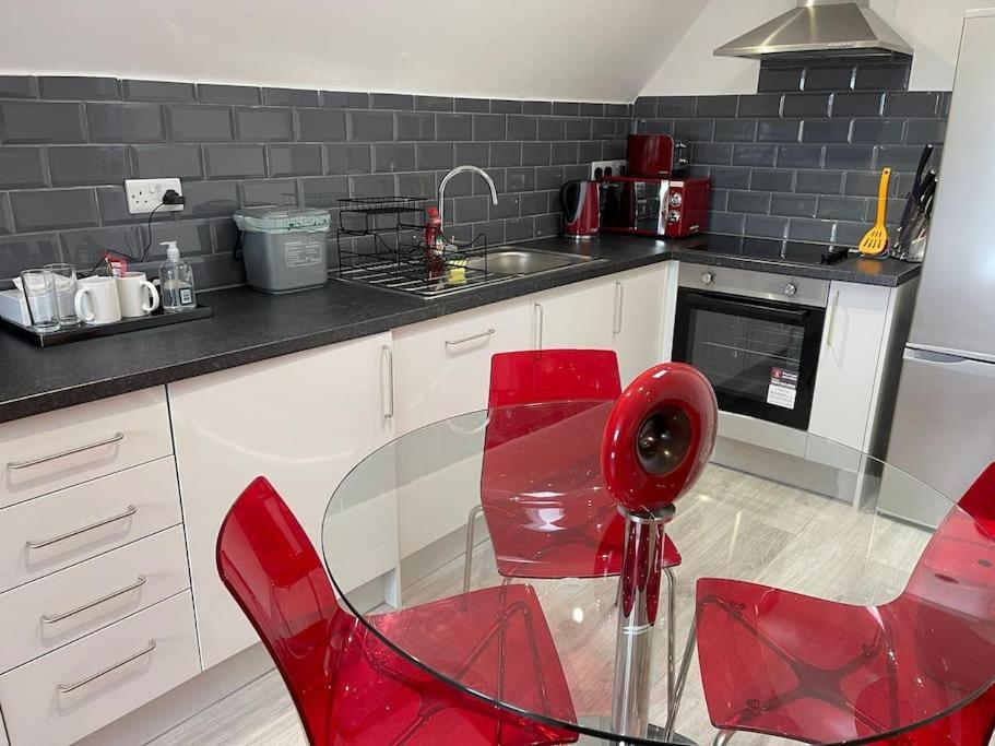 Rosey Lodge -1Bedroom Cousy Flat - Parking, Netflix, Wifi - Close To Blenheim Palace & Oxford - F5 키들링턴 외부 사진